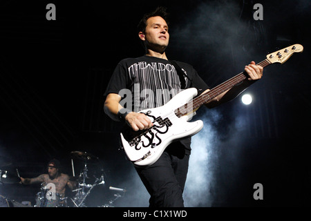 Blink 182 führen im ersten Midwest Bank Amphitheater in Tinley Park, Illinois, USA - 15.08.09 (): Rob Grabowski Stockfoto