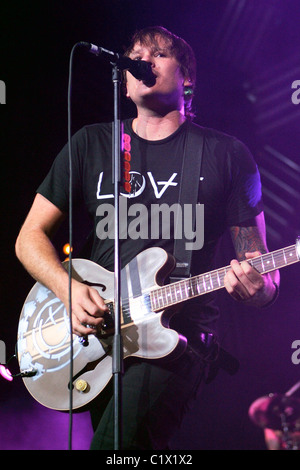 Blink 182 führen im ersten Midwest Bank Amphitheater in Tinley Park, Illinois, USA - 15.08.09 (): Rob Grabowski Stockfoto