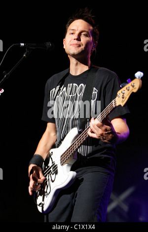 Blink 182 führen im ersten Midwest Bank Amphitheater in Tinley Park, Illinois, USA - 15.08.09 (): Rob Grabowski Stockfoto