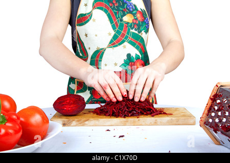 Frau, Kochen, rote Beete, isoliert auf weiss Stockfoto