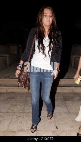 Miley Cyrus hat Abendessen im Annie Mortons Steakhouse in Burbank, Los Angeles, Kalifornien - 30.08.09 Stockfoto