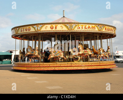 Karussell auf hellen, sonnigen Tag. East of England Show Stockfoto