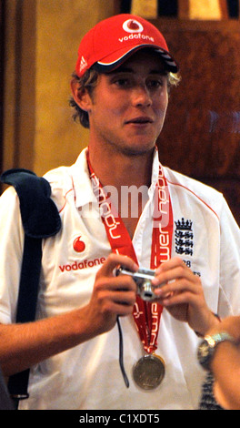 Breite der Stuart England Cricket-Team feiern ihre Asche-Sieg über Australien bei ihrer London Hotel in London, England - 23.08.09 Stockfoto