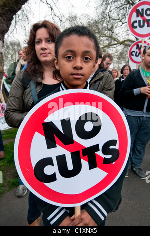 500.000 Demonstranten beitreten Anti-Cuts "Marsch für die Alternative", organisiert von den Gewerkschaften TUC, London 2011 Stockfoto