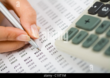 Nahaufnahme der menschlichen Hand bei der Arbeitsplanung Stockfoto