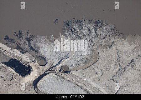 Luftaufnahme der Eindämmung Teich am Athabasca Oil Sands, Fort McMurray, Kanada Stockfoto