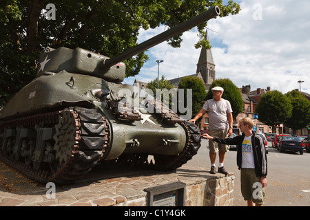 Amerikanischen Sherman-Panzer als ein Denkmal der Schlacht der Ausbuchtung, La Roche-En-Ardenne, Luxemburg, Wallonien, Belgien Stockfoto