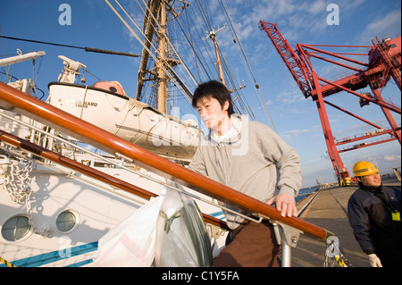 Akira Tamura, Mitglied der so genannten Fukushima 50 Platten der Kaiwomaru Stockfoto