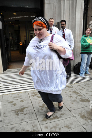 Beth Ditto verlassen die BBC Radio 2 Studios London, England - 07.09.09 Stockfoto