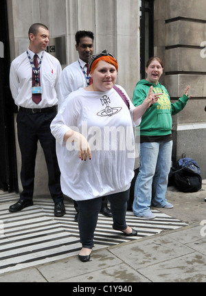 Beth Ditto verlassen die BBC Radio 2 Studios London, England - 07.09.09 Stockfoto