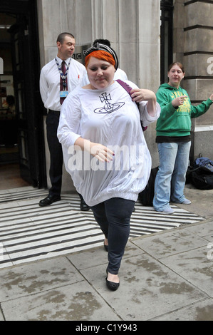 Beth Ditto verlassen die BBC Radio 2 Studios London, England - 07.09.09 Stockfoto