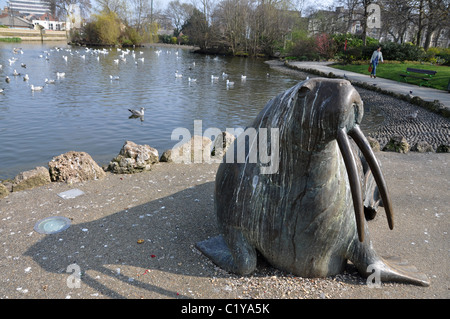 Wintergärten Sunderland Walross Bronze statue Stockfoto