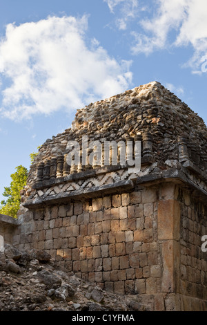 B Palastruine in der klassischen Maya von Xlapak (Mauern) entlang der Puuc-Route in der Halbinsel Yucatán. (Gruppe B) Stockfoto