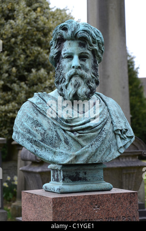 Büste von D O Hill RSA (1802-70): Maler, Pionier Fotograf und Gründungsmitglied der RSA - Dean Friedhof, Edinburgh. Stockfoto