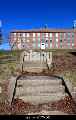 Schüler-Kunst im verlassenen psychiatrischen Krankenhaus bauen, Kings Park, Long Island NY Stockfoto