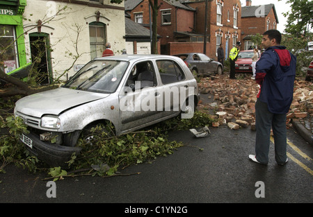 Tornado beschädigte Straßen in Sparkbrook, Birmingham, 2005. Stockfoto