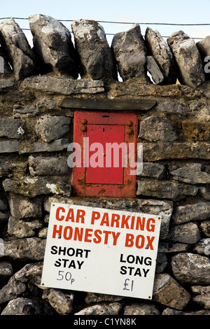 Eine Ehrlichkeit Box für Auto Parken am Dale Head, Silverdale, in der Nähe von Pen-y-Gent in Yorkshire Dales Stockfoto