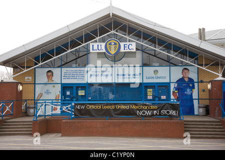 Leeds United Store außerhalb der Elland Road Stadion in Leeds, West Yorkshire, Großbritannien Stockfoto