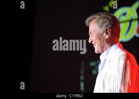 27. März 2011, Sacramento, CA - führt Pat Boone auf der Bühne im Thunder Valley Casino in Rocklin, Kalifornien Stockfoto