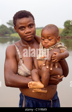 Pygmäen, Betou, Ubangi Fluß, Republik Kongo Stockfoto