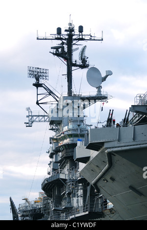 USS Intrepid (CV/CVA/CVS-11), bekannt als The Fighting "Ich", ist einer der 24 Flugzeugträger der Essex-Klasse während des zweiten Weltkriegs gebaut Stockfoto