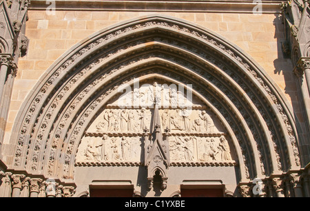 Tympanon der Kathedrale von Saint Pierre, Vannes (56000), Morbihan, Bretagne, Frankreich, Europa Stockfoto