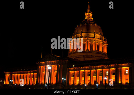 Das Rathaus von San Francisco feiert sein Baseballteam in Orange: Die SF-GIGANTEN. Kalifornien, USA. Stockfoto