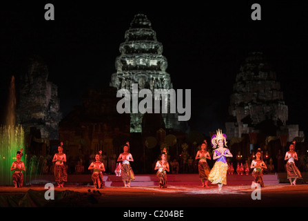 Ton- und Lichtshow im Tempel Prasat Phimai während des jährlichen Phimai Festival.  Phimai, Nakhon Ratchasima, Thailand Stockfoto