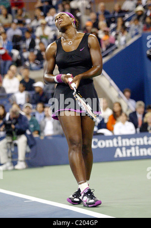 Serena Williams aus den USA im Kampf gegen Kim Clijsters aus Belgien während ihre Frauen Halbfinale US Open Match bei der Stockfoto