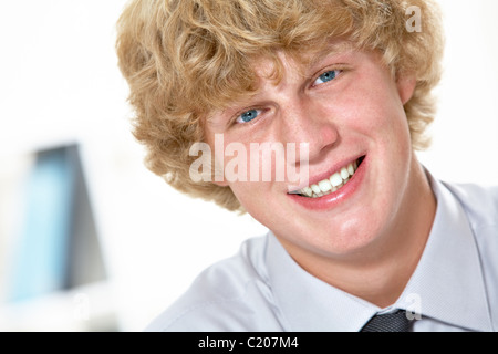 Porträt der glückliche Manager Blick in die Kamera Stockfoto