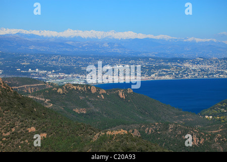 Draufsicht auf die Bucht von Cannes aus der Esterel-Gebirge Stockfoto