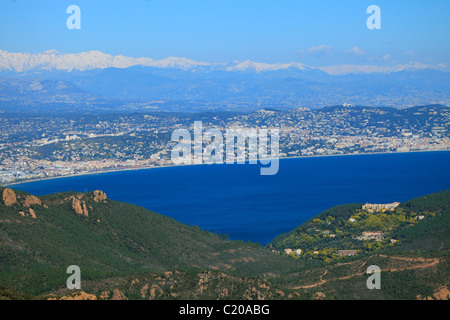 Draufsicht auf die Bucht von Cannes aus der Esterel-Gebirge Stockfoto