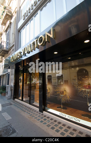 Louis Vuitton Designer-Kleidung shop Outlet Shops Logo Logos Marke branding Luxus-Artikel-Artikel Stockfoto