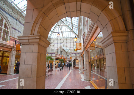 Chester Stadtzentrum, Grosvenor Arcade, England, März 2011 Stockfoto