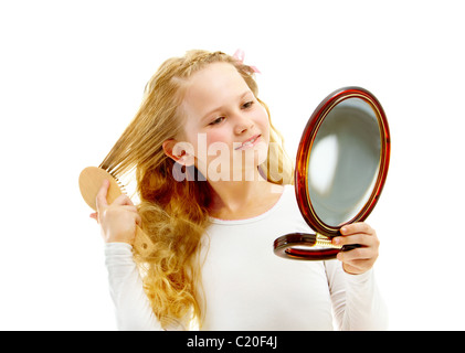 Porträt eines Mädchens Bürsten Haare Stockfoto