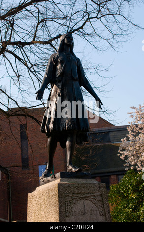 Prinzessin Pocahontas Statue am St.-Michaels-Kirche in Gravesend, Kent Stockfoto