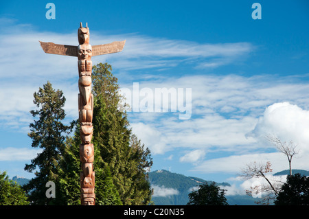 Das indische Schnitzwerk im Totem Park im Stanley Park Stockfoto