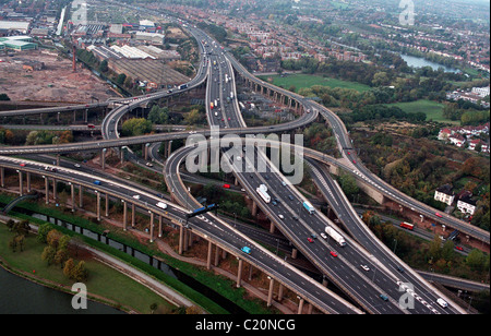 Spaghetti-Kreuzung der M6 in Birmingham mit Blick nach Norden im Jahr 1996. M6 Autobahn Autobahnen Kreuzung Luftaufnahme erhöhten Abschnitt Straße Autobahn Großbritannien Stockfoto