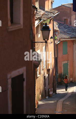 Das malerische thront Dorf Roussillon in Luberon Stockfoto