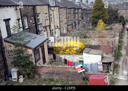 Zurück zu Gärten mit einem Verbündeten trennt sie Bradford, West Yorkshire, England UK zurück Stockfoto