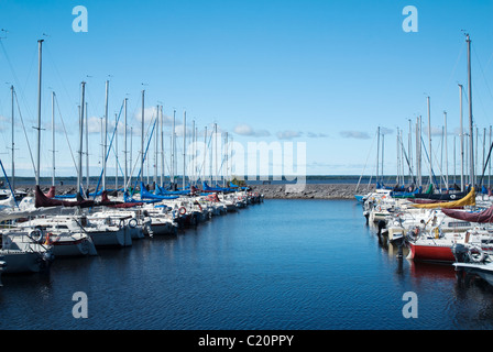 Segelboote am Aylmer Marina in Gatineau, Quebec Kanada verankert. Stockfoto