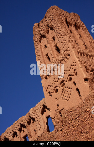 Kasbah Detail Turm Turm in dir Tal von einem tausend Kasbahs, Oasis Tourist Route, hoher Atlas, Südmarokko Stockfoto