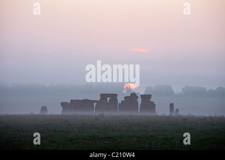 Stonehenge Sonnenaufgang, Wiltshire, England, UK
