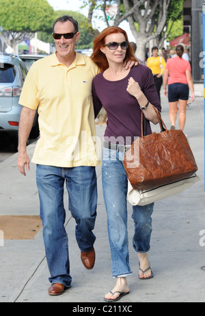 Schauspielerin Marcia Cross und Ehemann Tom Mahoney einkaufen gehen zusammen auf Montana Boulevard in Santa Monica, Los Angeles, Kalifornien, USA Stockfoto