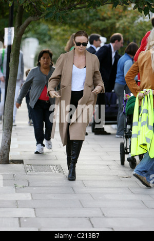 Designerin Stella McCartney macht ihren Weg nach Hause nach der Einnahme ihrer Kinder nach Schule London - 18.09.09 Stockfoto