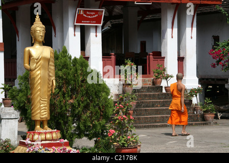 Mönch in einer buddhistischen Schule in Luang Prabang Stockfoto