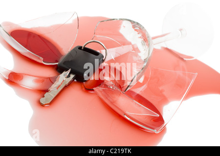 Autoschlüssel in Rotwein - Konzept für nicht trinken und fahren Stockfoto