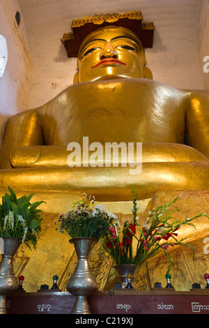 Sitzende Buddha-Statue in Manuha Tempel, Bagan, Birma-Myanmar Stockfoto