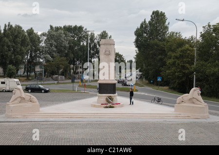 Denkmal für 566 unbekannten britischen Soldaten gestorben bei der Verteidigung von Antwerpen in Nieuwpoort, West-Flandern, Belgien. Stockfoto