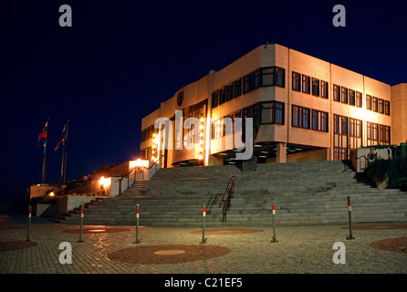 Slowakisches Parlament Gebäude in Bratislava bei Nacht Stockfoto